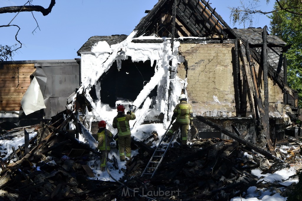 Grossfeuer Einfamilienhaus Siegburg Muehlengrabenstr P1402.JPG - Miklos Laubert